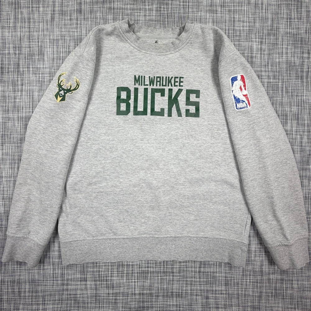 Fanatics Mens Sweatshirt XL Gray Milwaukee Bucks NBA Fleece Crewneck Logo Patch